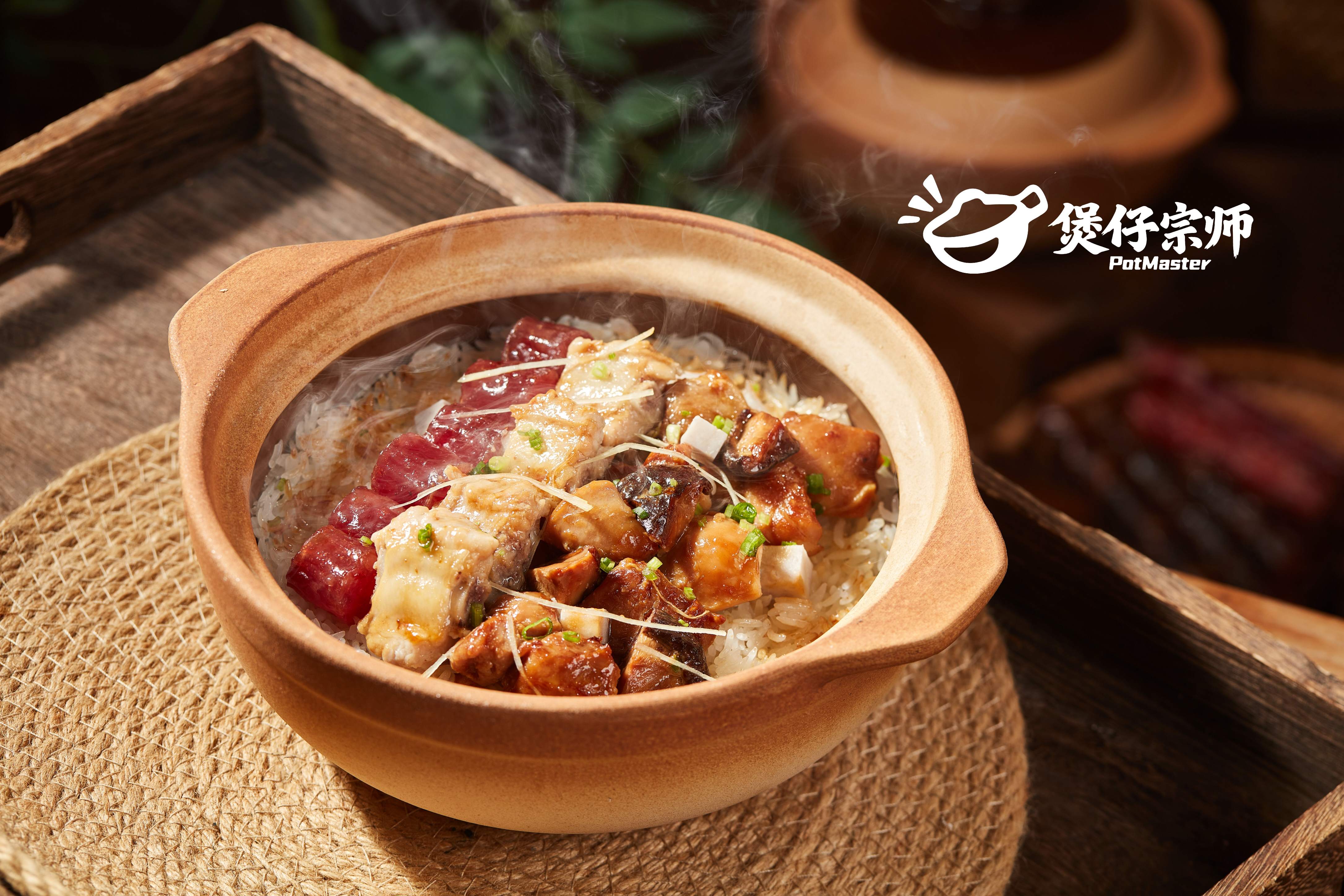 经典三拼煲仔饭