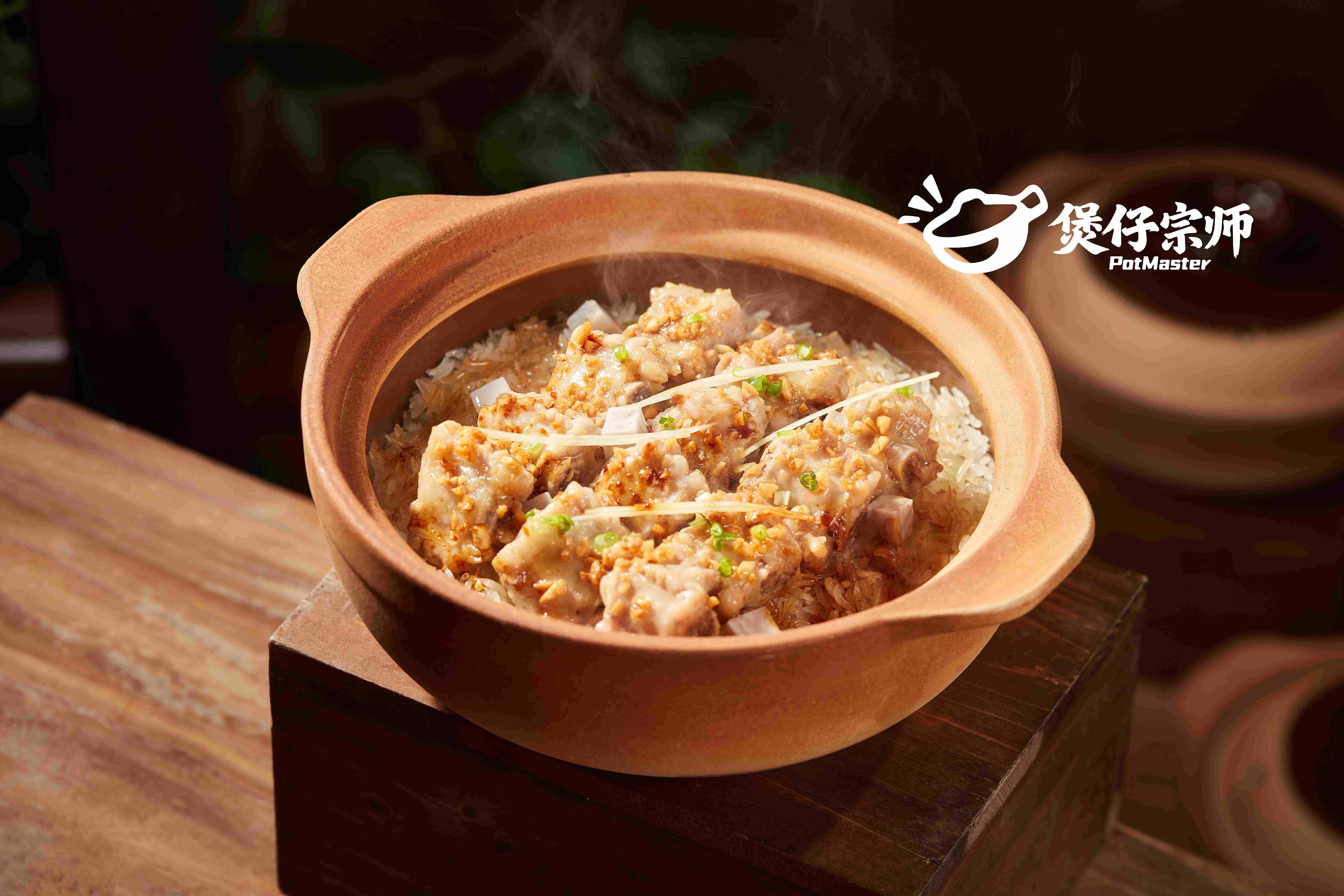 蒜香排骨煲仔饭