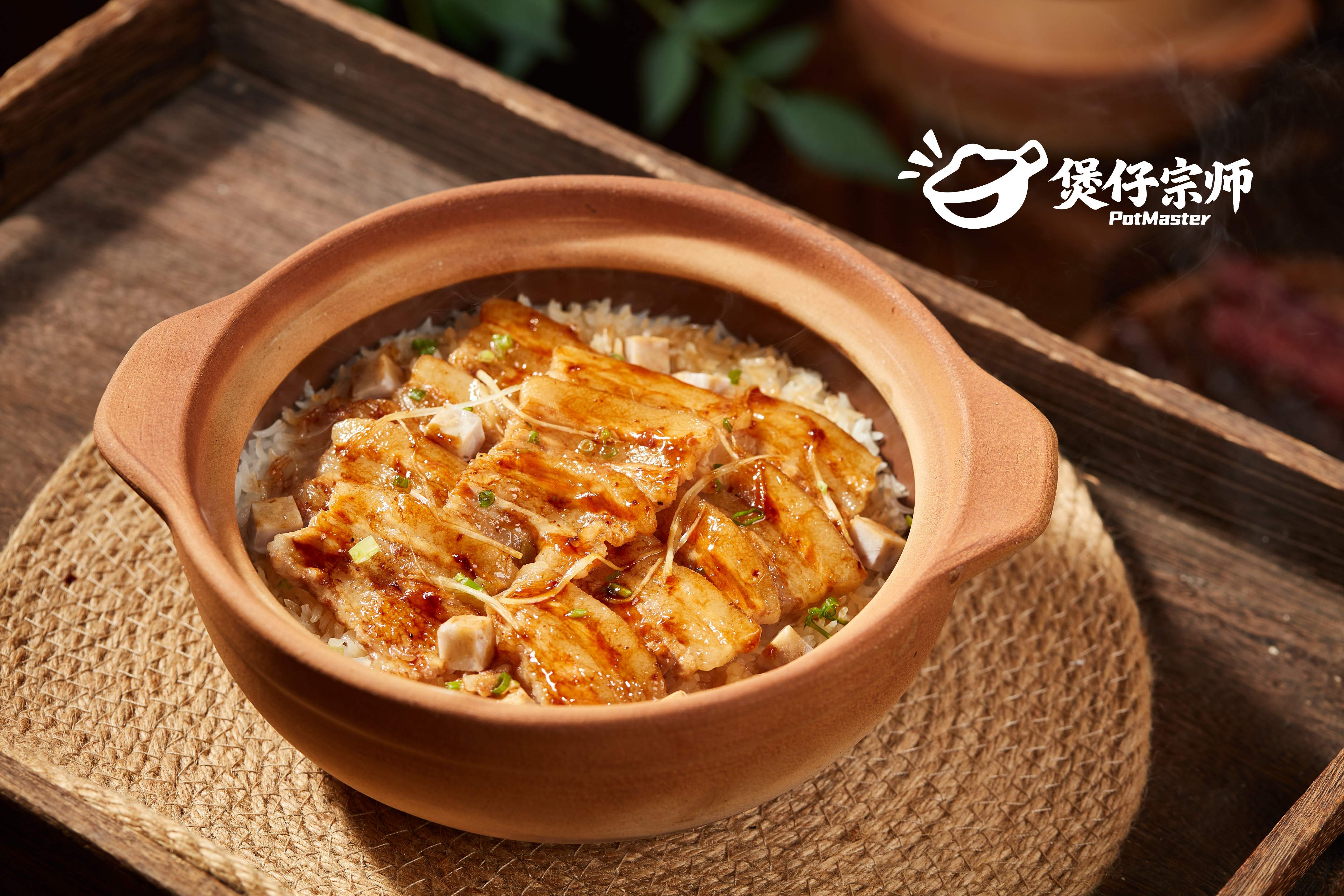 澳门虾酱花肉煲仔饭